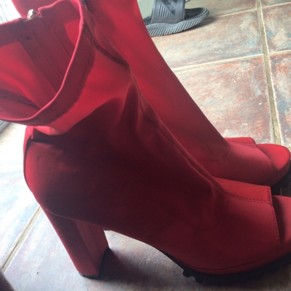 Red platform heels - Picture 3 of 10